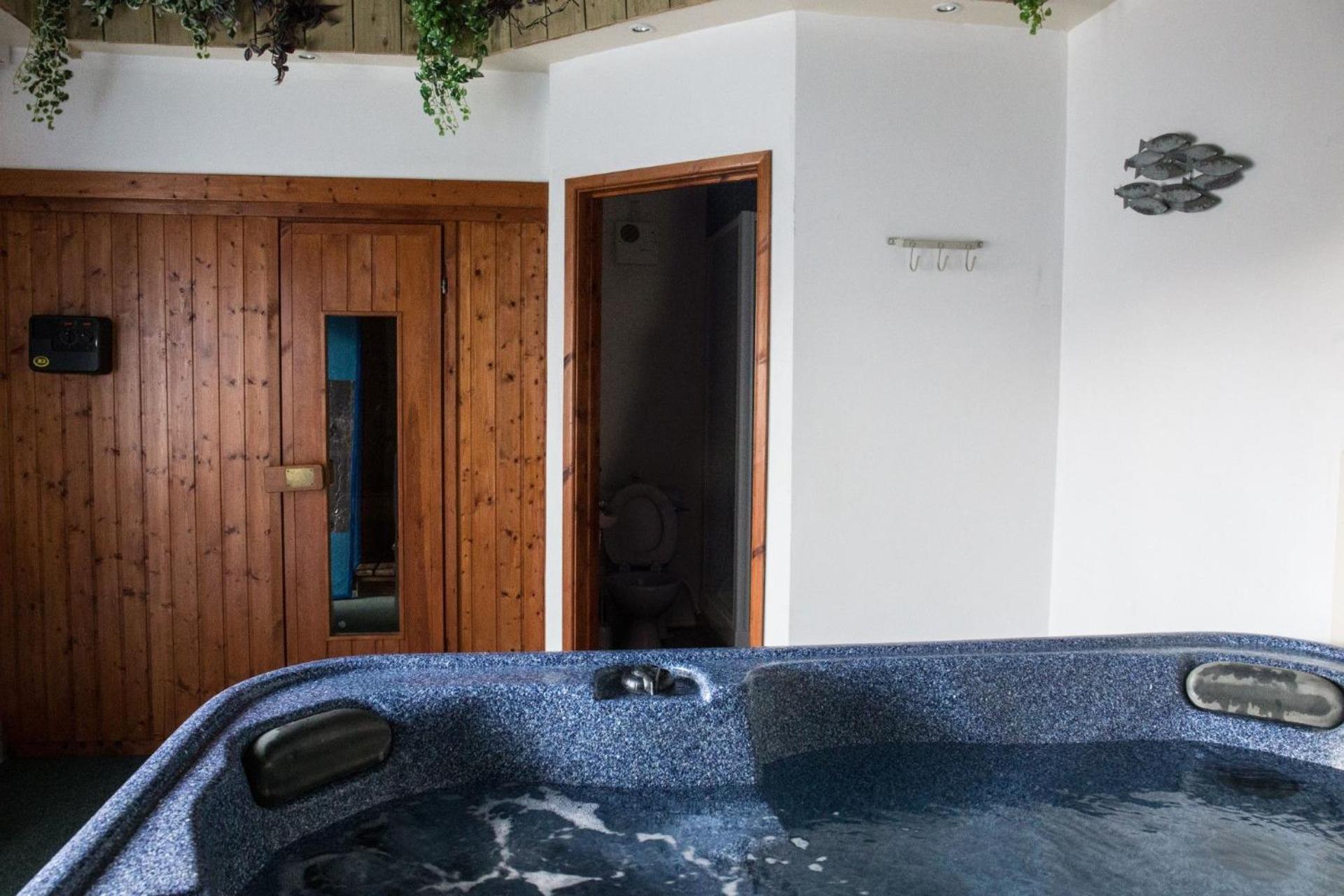 The Stables Villa Hartland Exteriör bild